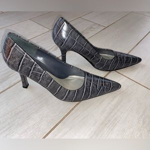 Amanda Smith Gray Snakeskin High Heeled Shoes. Size 7M